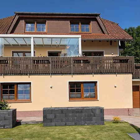 Hornblick Mit 1 Doppelbett Und 2 Schlafsessel Mindestaufenthalt 2 Naechte Apartamento Altenahr